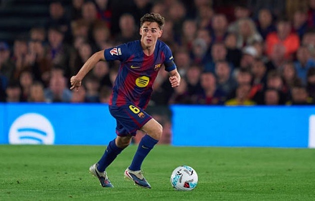 Gavi (6.9): Xuất phát ở vị trí chạy cánh trái nhưng tiền vệ này gặp nhiều khó khăn và không tạo được tầm ảnh hưởng như mong đợi. Hệ quả là anh đã bị thay ra nghỉ ngay khi hiệp một khép lại.