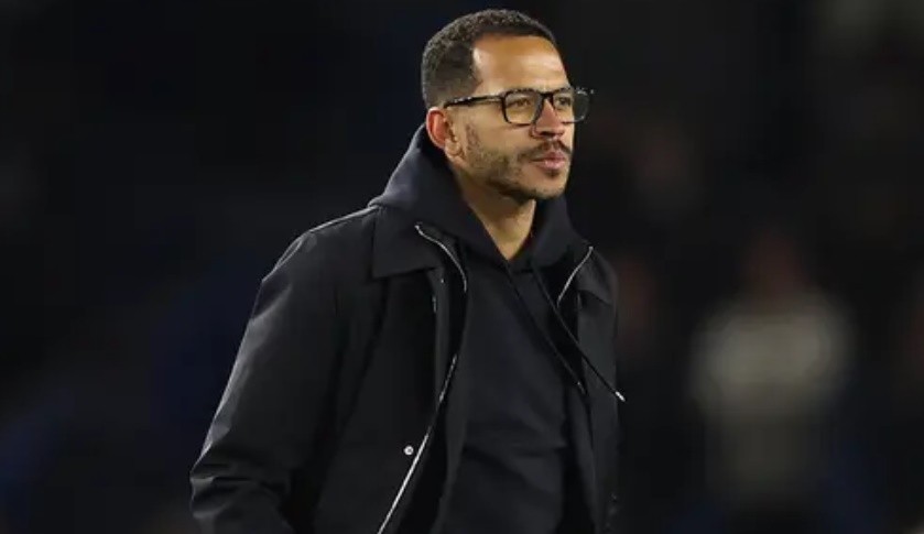 Sự thiếu kinh nghiệm đã khiến Rosenior không thể quản lý được phòng thay đồ.