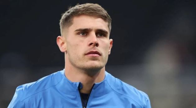 MU muốn có Van de Ven.