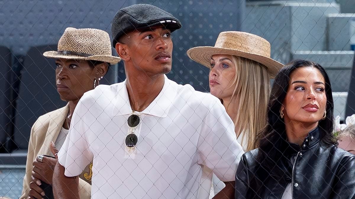 Jude Bellingham, mẹ anh là Denise (bên trái) và bạn gái Ashlyn Castro (bên phải) tại giải Madrid Open.