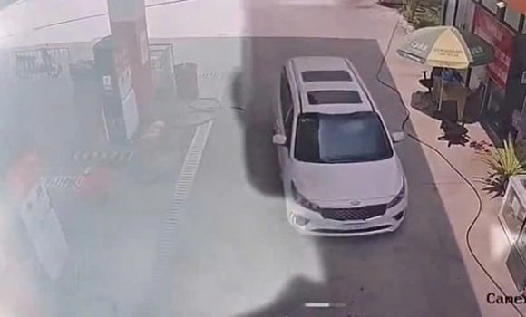 Hiện Công an TP.HCM đang tiếp tục phối hợp điều tra, xác minh nguyên nhân cụ thể, đồng thời làm rõ trách nhiệm của các bên liên quan trong vụ tai nạn đau lòng này.

