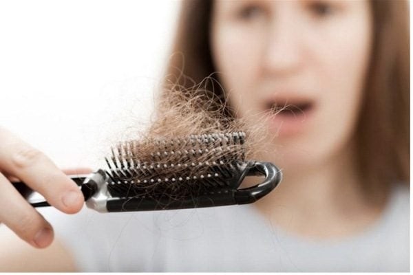 Ở người trưởng thành, tóc luôn trải qua chu kỳ phát triển và thay mới tự nhiên. 