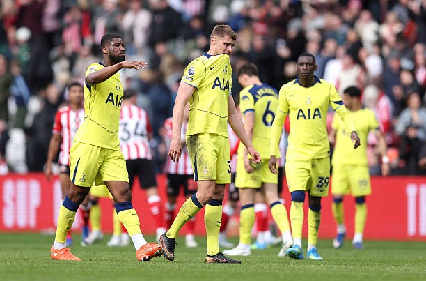 Khủng hoảng đang bủa vây Tottenham. 