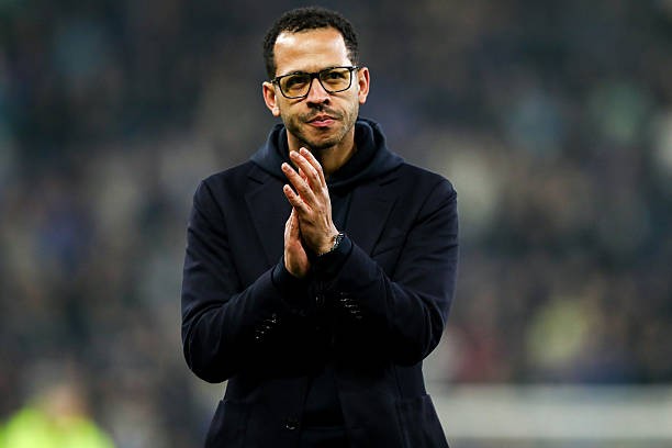 Những sai lầm của Liam Rosenior khiến ông phải rời Chelsea.