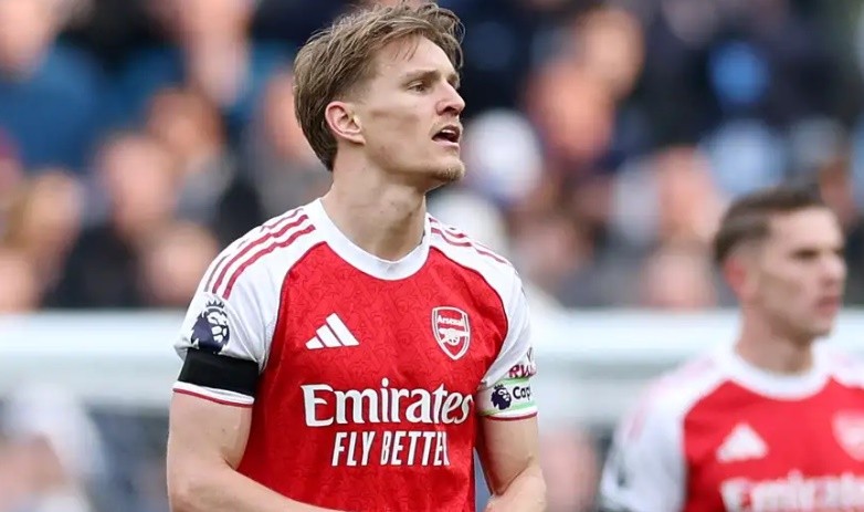 Arsenal đang trong cuộc cạnh tranh khốc liệt ngôi đầu với Man City.