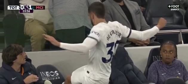 Bị rút ra nghỉ, Bentancur hành động điên rồ khiến đồng đội thất kinh - Bóng Đá