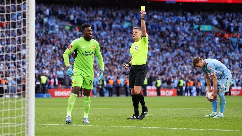 Andre Onana chưa thể sánh với De Gea - Bóng Đá