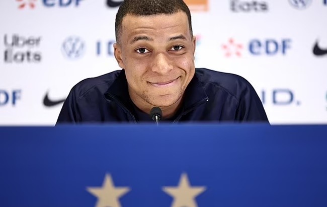 Kylian Mbappe makes a joke about his future - Bóng Đá