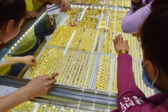 Mặt bằng giá vàng trong nước tiếp tục ở vùng thấp trong bối cảnh giá vàng thế giới đã rời mốc 4.700 USD/ounce. 