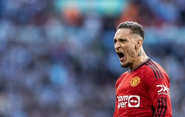 Cà khịa đối thủ, Antony nhận lấy lời đáp trả 