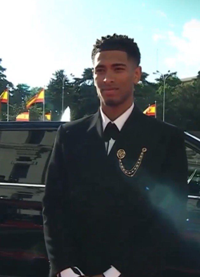 Jude Bellingham sánh vai với Tom Brady và Usain Bolt trước khi nhận giải Đột phá tại Laureus Awards - Bóng Đá