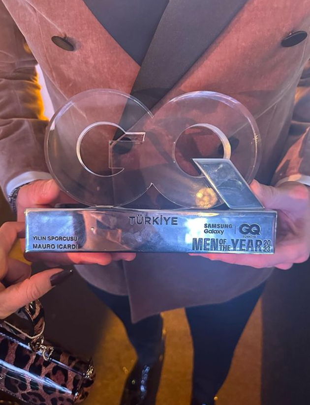 Wanda Nara khoe vòng 1 khủng ngày Icardi nhận giải - Bóng Đá