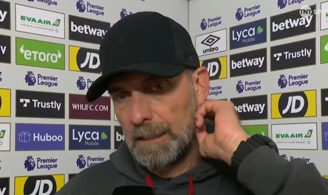 Klopp nói về tranh cãi với Salah - Bóng Đá