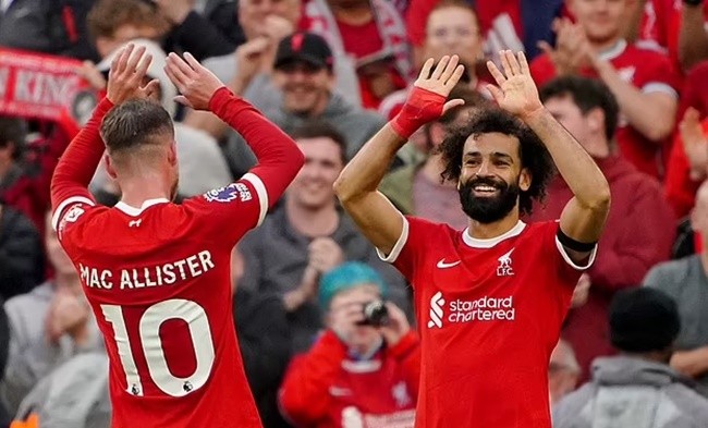 Paul Merson claims that Arsenal's Bukayo Saka does 'nowhere near the same numbers' as Mohamed Salah - Bóng Đá