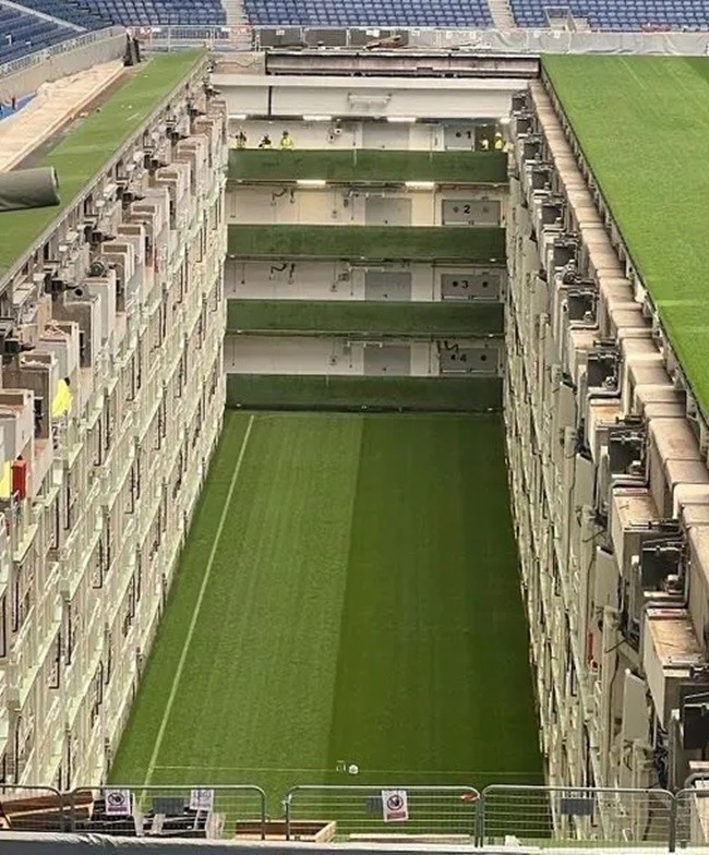 Santiago Bernabeu has a four-storey underground greenhouse below the pitch. - Bóng Đá