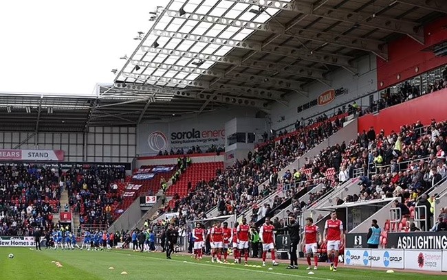 Trận tranh chức vô địch giữa Rotherham và Birmingham bị tạm dừng trong 35 phút - Bóng Đá