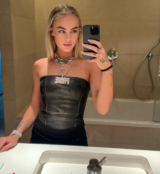 Alisha Lehmann lại đốn tim đấng mày râu - Bóng Đá