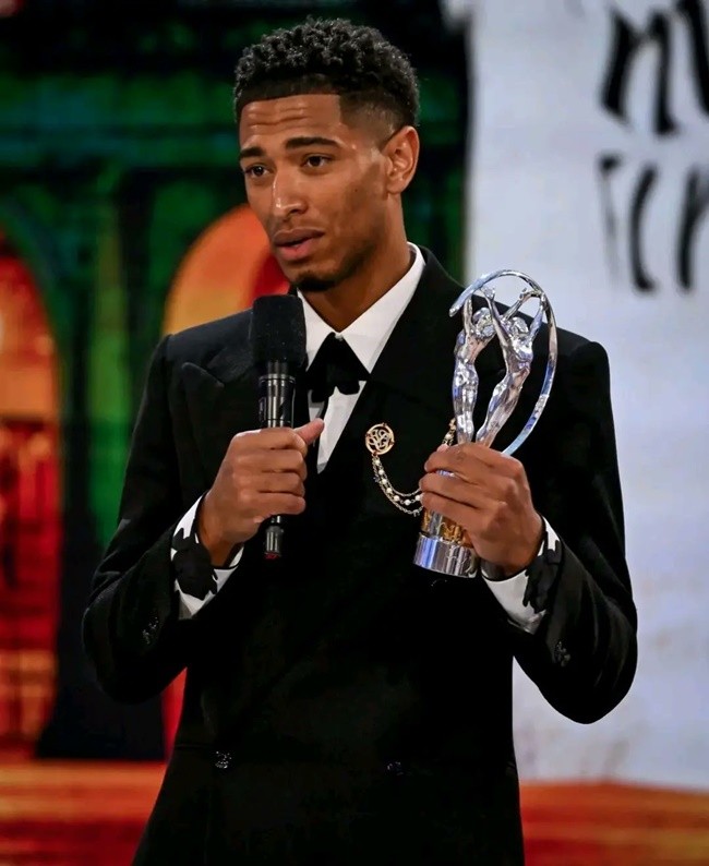 Jude Bellingham sánh vai với Tom Brady và Usain Bolt trước khi nhận giải Đột phá tại Laureus Awards - Bóng Đá