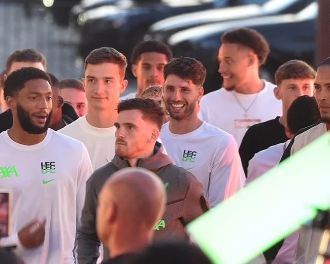 Jurgen Klopp đánh dấu lời chia tay Liverpool của mình bằng cách nhảy trên sân khấu - Bóng Đá