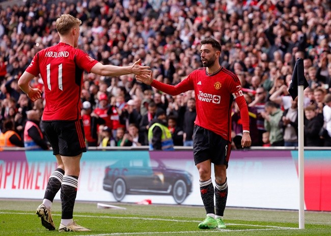 Hojlund chưng hửng vì các đồng đội - Bóng Đá