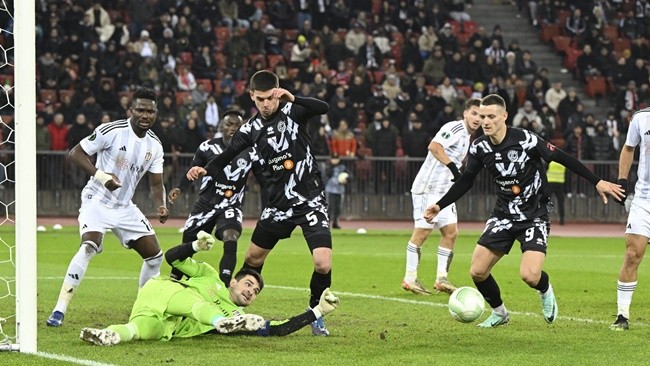 Toàn cảnh Chamberlain thẻ đỏ - Bóng Đá