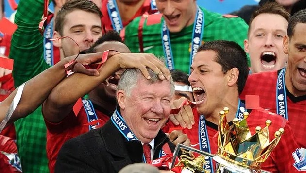 Manchester United cứ thay HLV 