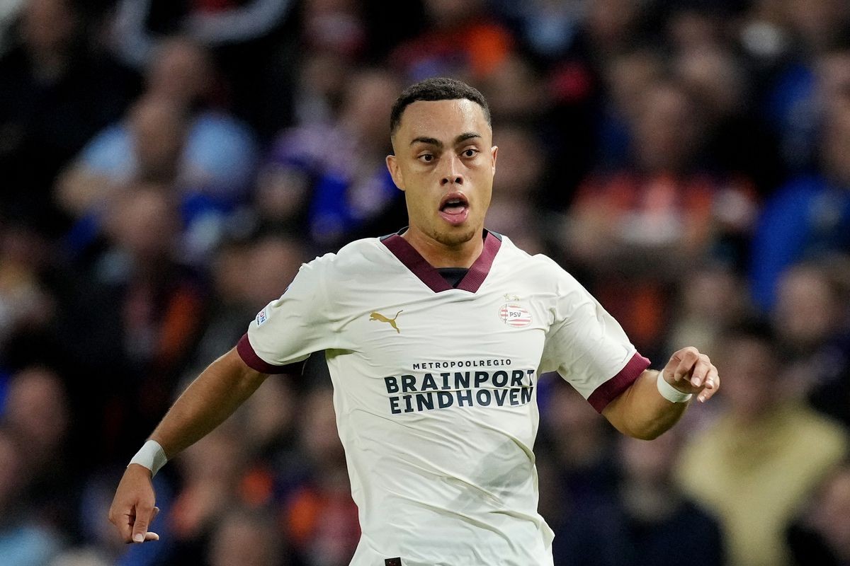 Blow for Barcelona as PSV decide against taking up purchase option on Sergino Dest - Bóng Đá