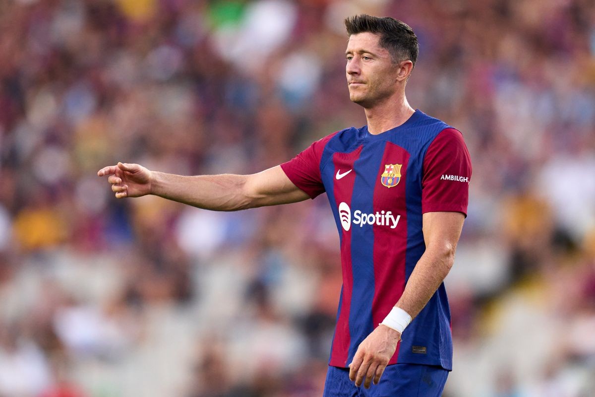 Lewandowski từ chối đề nghị 150 triệu euro để ở lại Barca - Bóng Đá