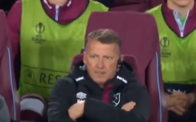 West Ham vs Bayer Leverkusen descends into chaos with huge brawls on pitch and touchline with COACH sent off - Bóng Đá