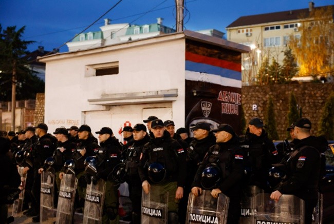Shocking moment Red Star hooligans storm Man City bar and beat supporters with sticks ahead of Champions League clash - Bóng Đá