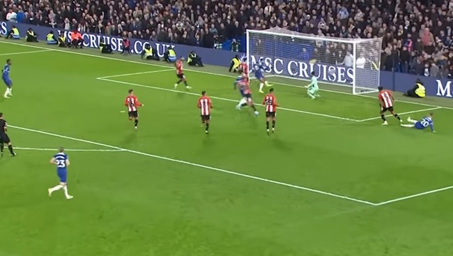 Thảm họa Armando Broja - Bóng Đá