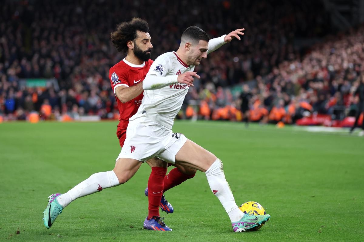 Salah hoàn toàn bị Man Utd bóp nghẹt - Bóng Đá