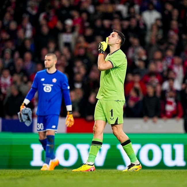 Emi Martinez là kẻ phản diện hoàn hảo - Bóng Đá