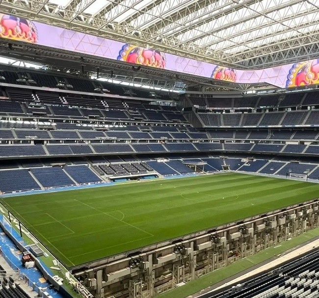 Santiago Bernabeu has a four-storey underground greenhouse below the pitch. - Bóng Đá