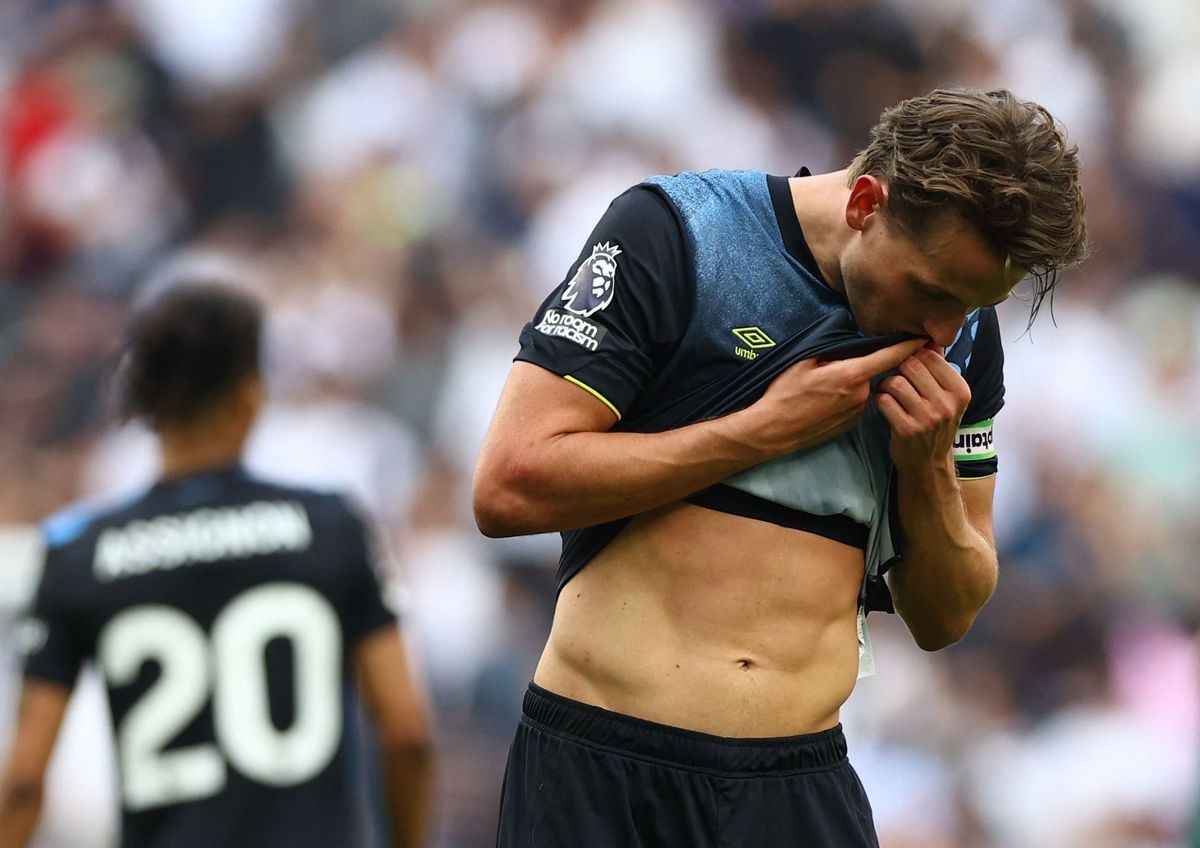 CHÍNH THỨC! Đội bóng thứ 2 rớt hạng Premier League mùa này - Bóng Đá