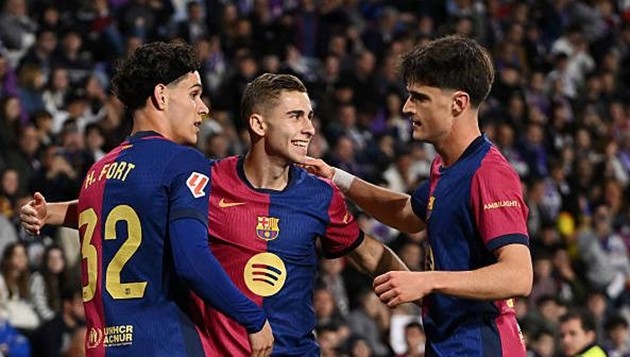 Barcelona ngược dòng đánh bại Real Valladolid ngay trên sân khách.