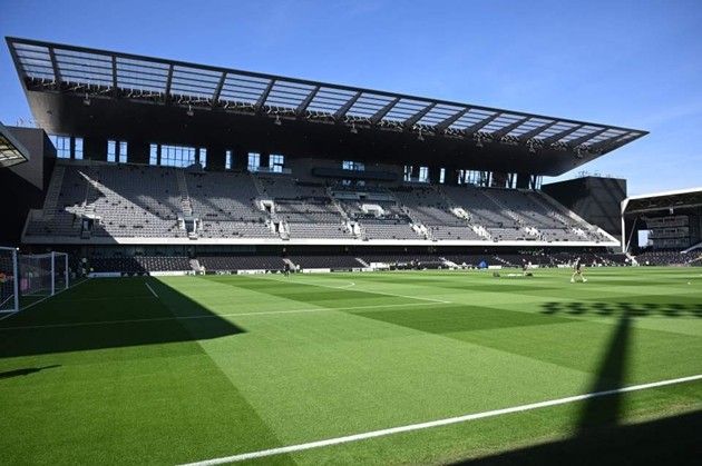 Khán đài Riverside Stand của Fulham đã mở cửa.