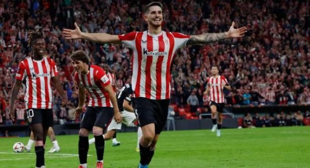 Oihan Sancet được MU quan tâm.