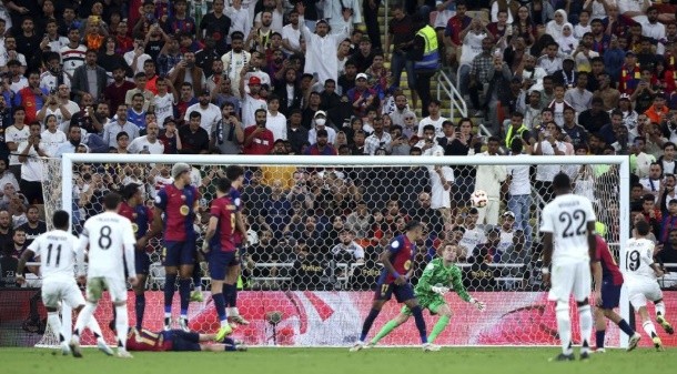 Rodrygo đã từng gieo sầu cho Barca.