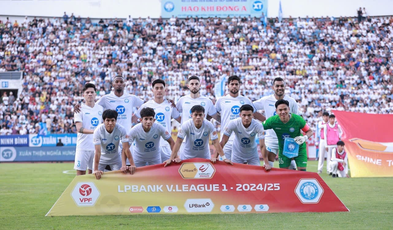 Nam Định đang tiến đến ngôi vương V.League.