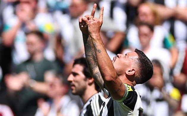 Newcastle tiến gần đến suất dự Champions League