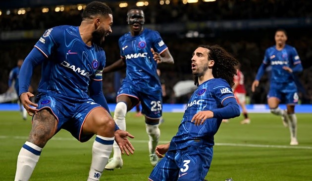 Cucurella ghi bàn thắng hạ Man Utd