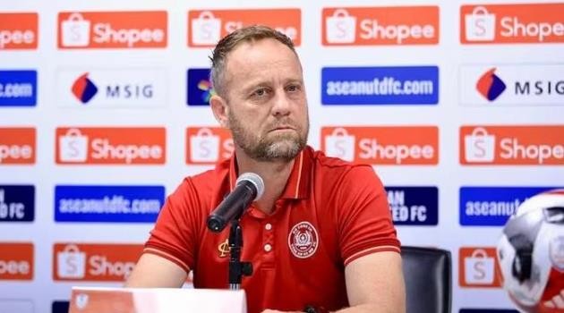 Mano Polking quyết tâm mang danh hiệu về cho Công an Hà Nội.