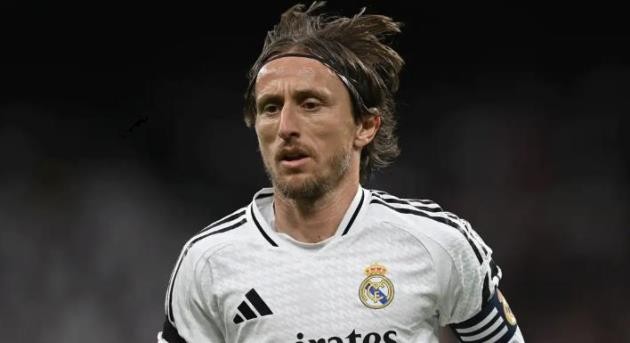 Modric rời Real trong nuối tiếc.