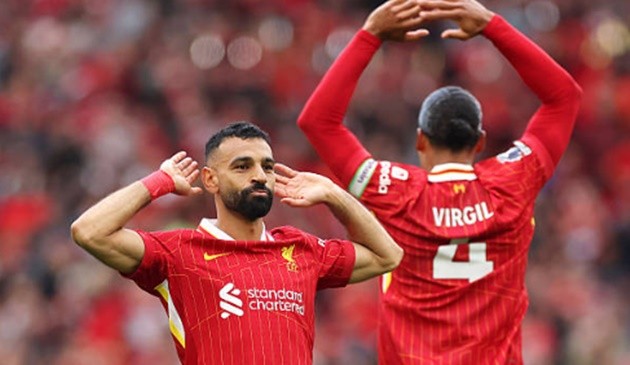 Salah giải nguy cho Liverpool. 