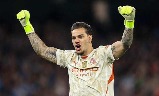 Ederson xứng đáng là huyền thoại của Manchester City.