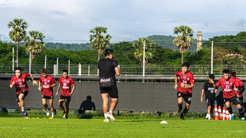 Nongbua Pitchaya đối diện tương lai khó đoán.