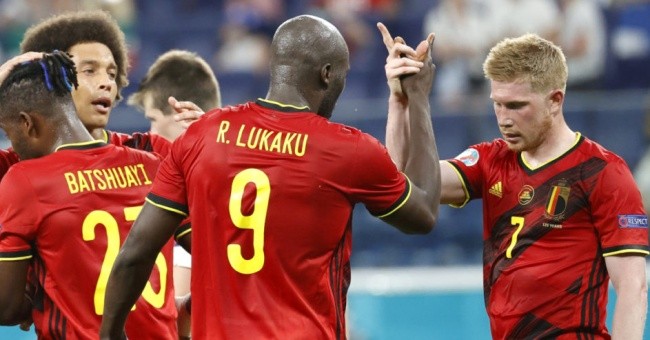 Lukaku thuyết phục De Bruyne gia nhập Napoli.