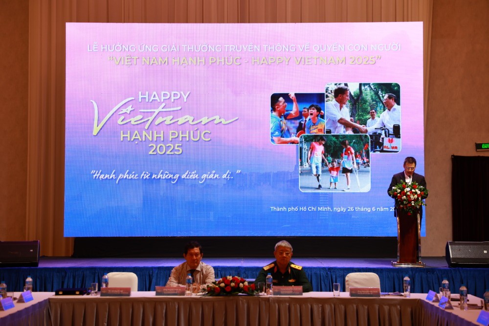 Phó Giám đốc phụ trách CP, ông Nguyễn Chí Thức phát biểu tại buổi lễ. Ảnh: Triều Võ.