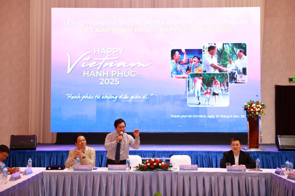 Chủ tịch Ủy ban Olympic Việt Nam, ông Huỳnh Vĩnh Ái chia sẻ thông điệp tại buổi lễ. Ảnh: Triều Võ.